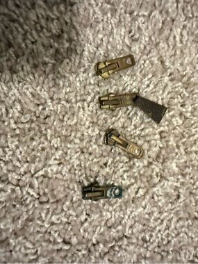 - Louis Vuitton zip puller size 5